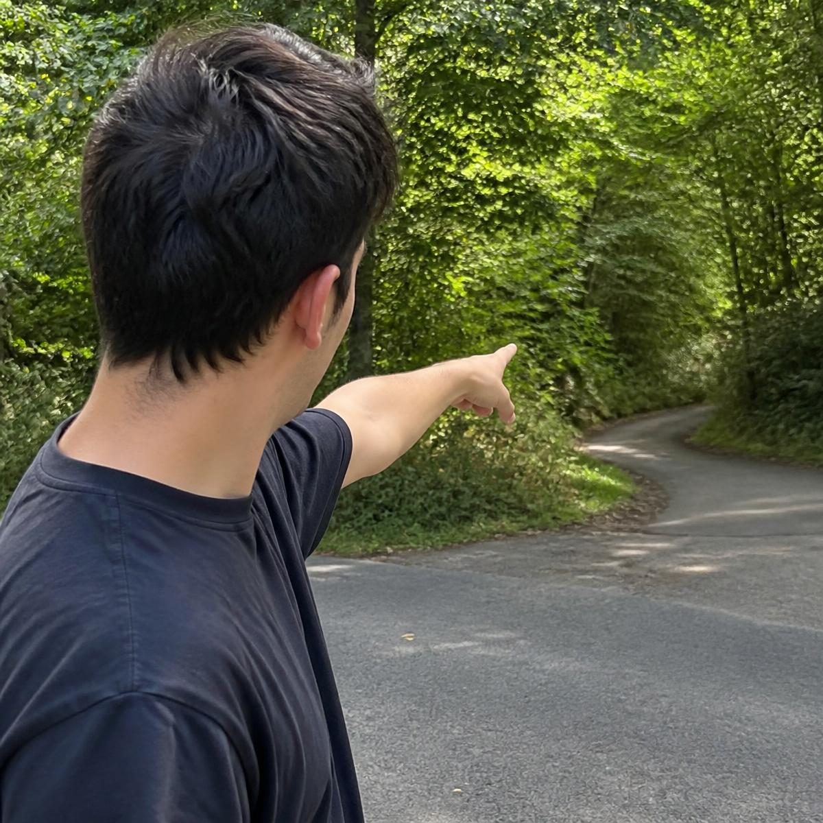 Photograph for the word „десно“ (right, on the right)