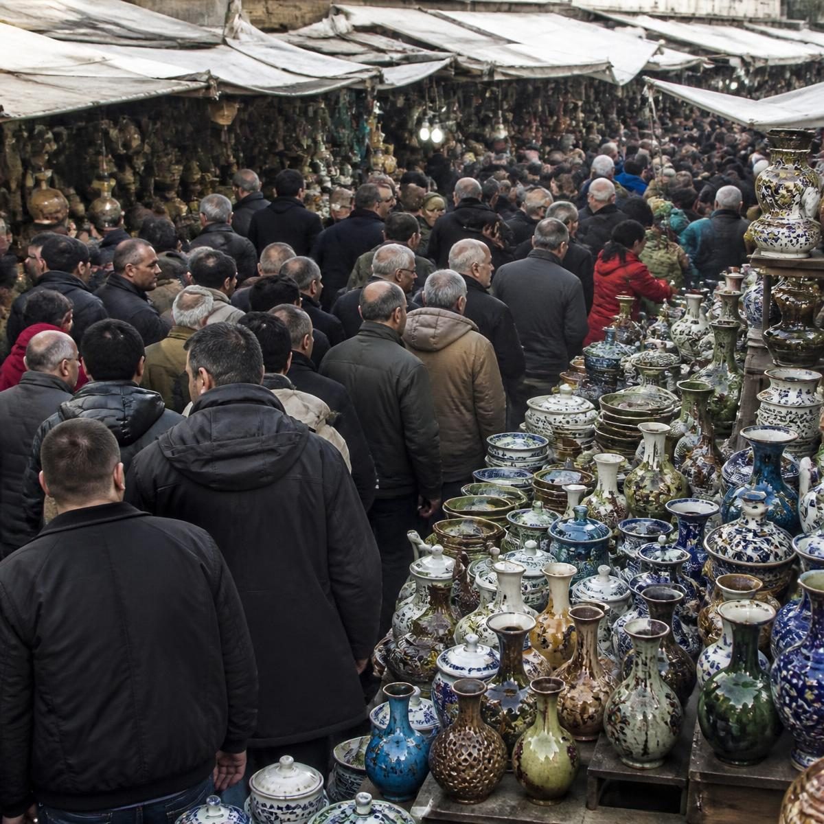 Photograph for the word „много“ (a lot, many)
