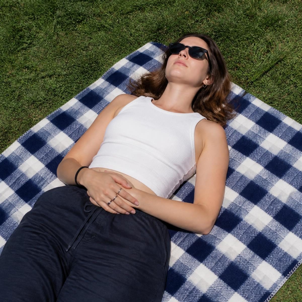Photograph for the word „лежати“ (to lie, to be lying down; to be located)