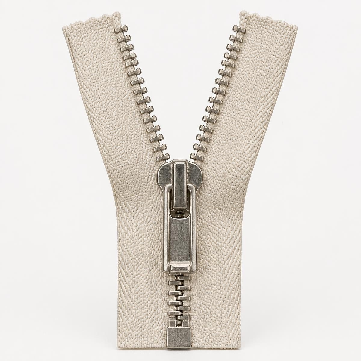 Photograph for the word „рајсфершлус“ (zipper)
