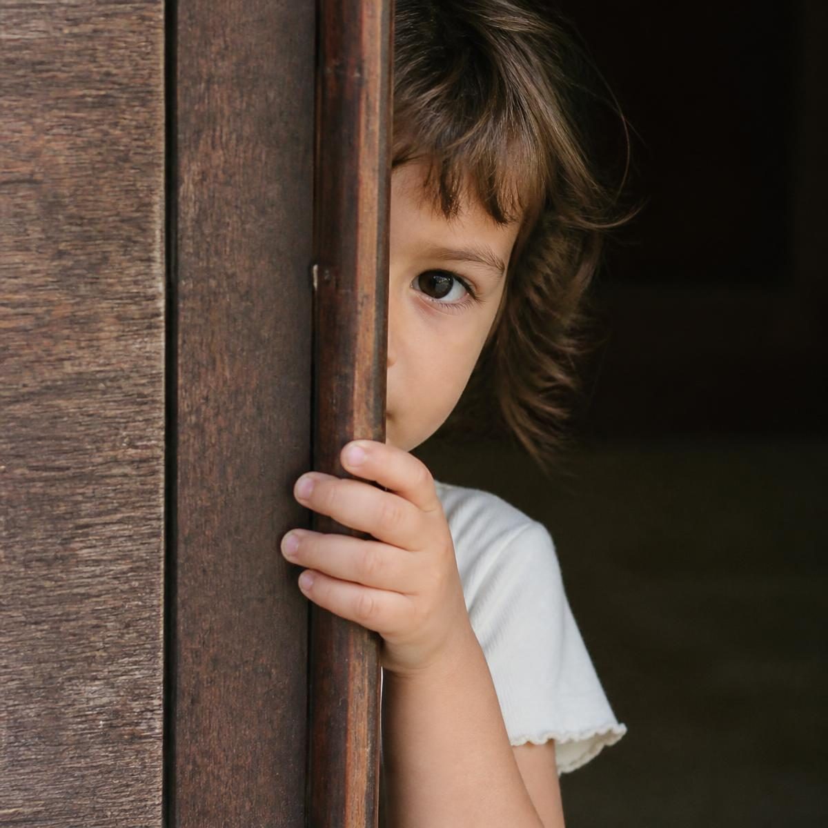 Photograph for the word „стидљив“ (shy)