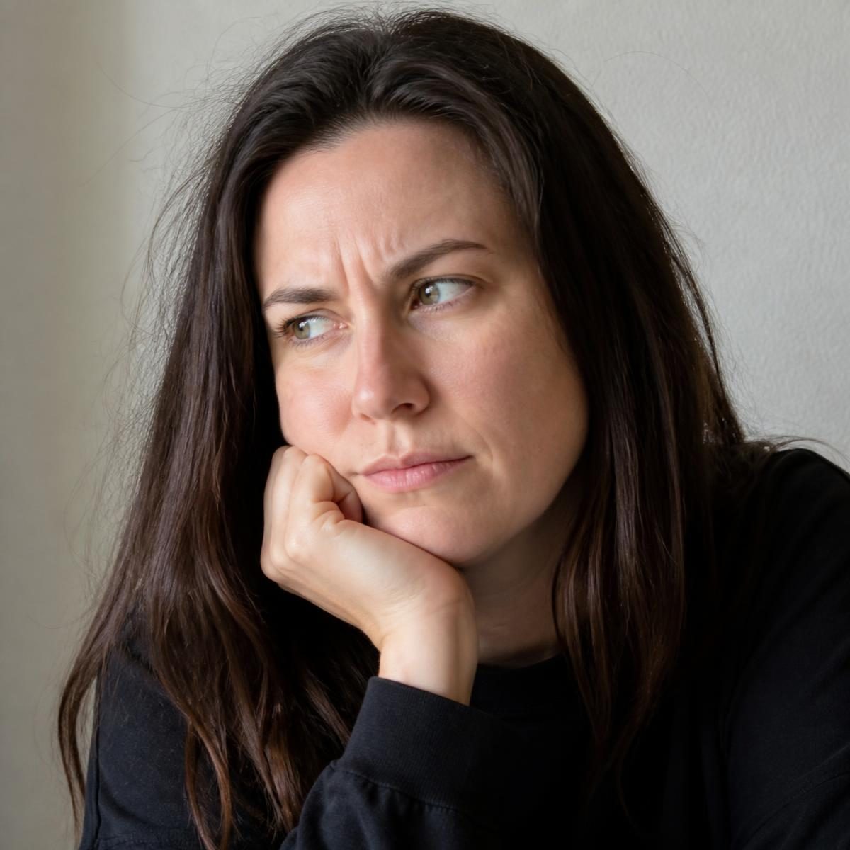 Photograph for the word „забринут“ (worried)