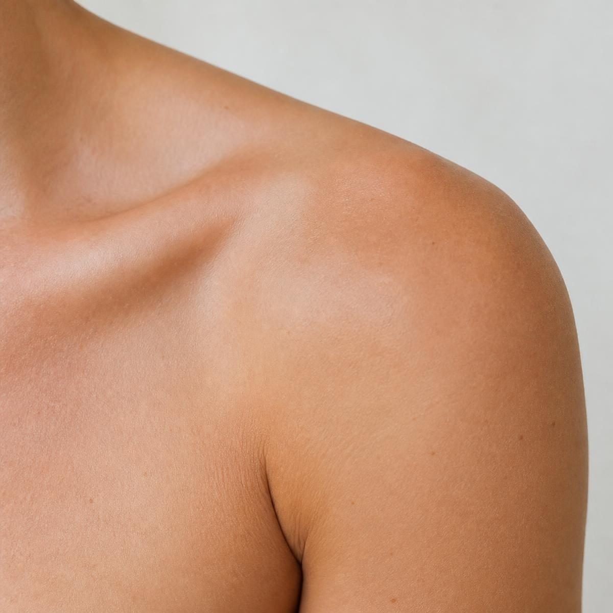Photograph for the word „раме“ (shoulder)