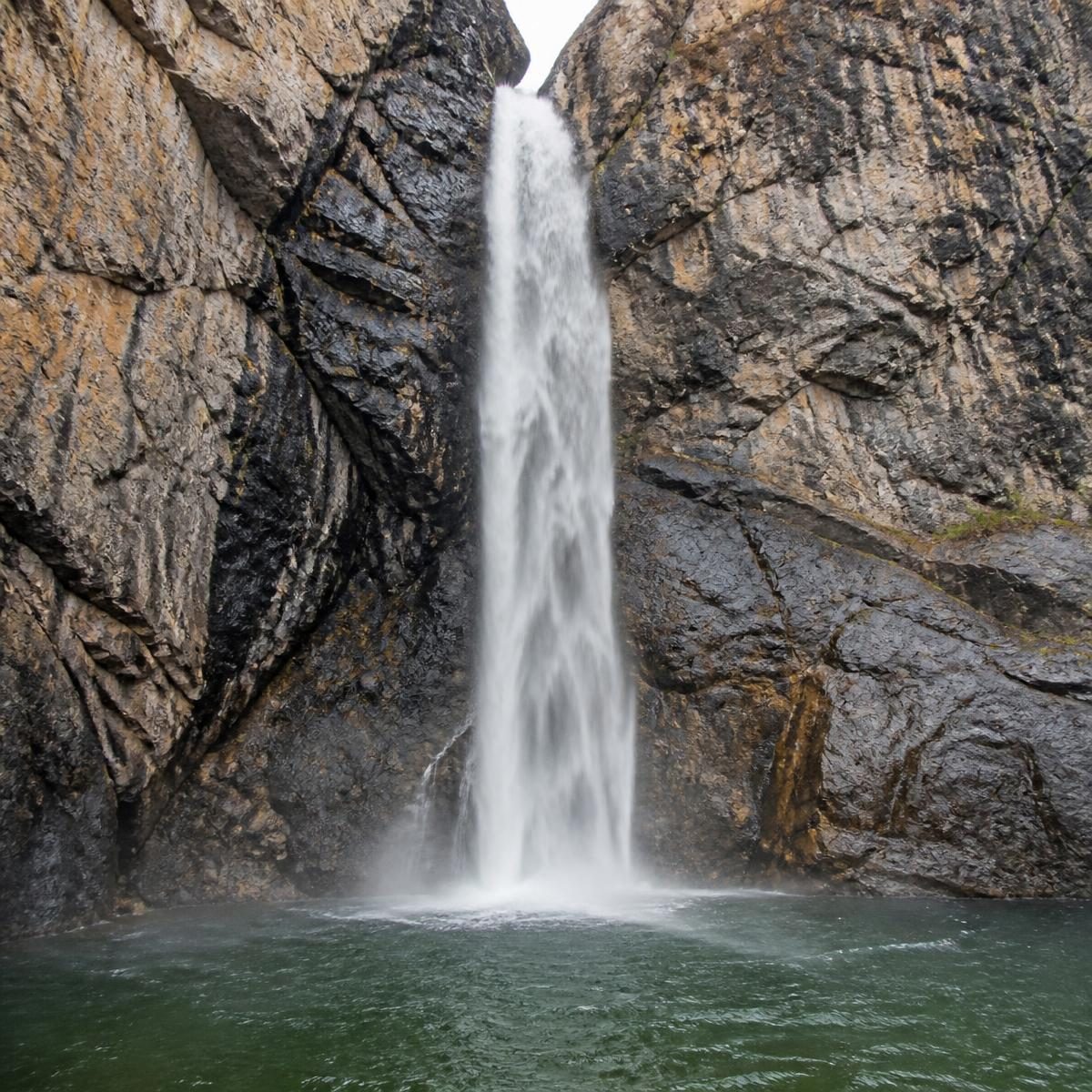 Photograph for the word „водопад“ (waterfall)