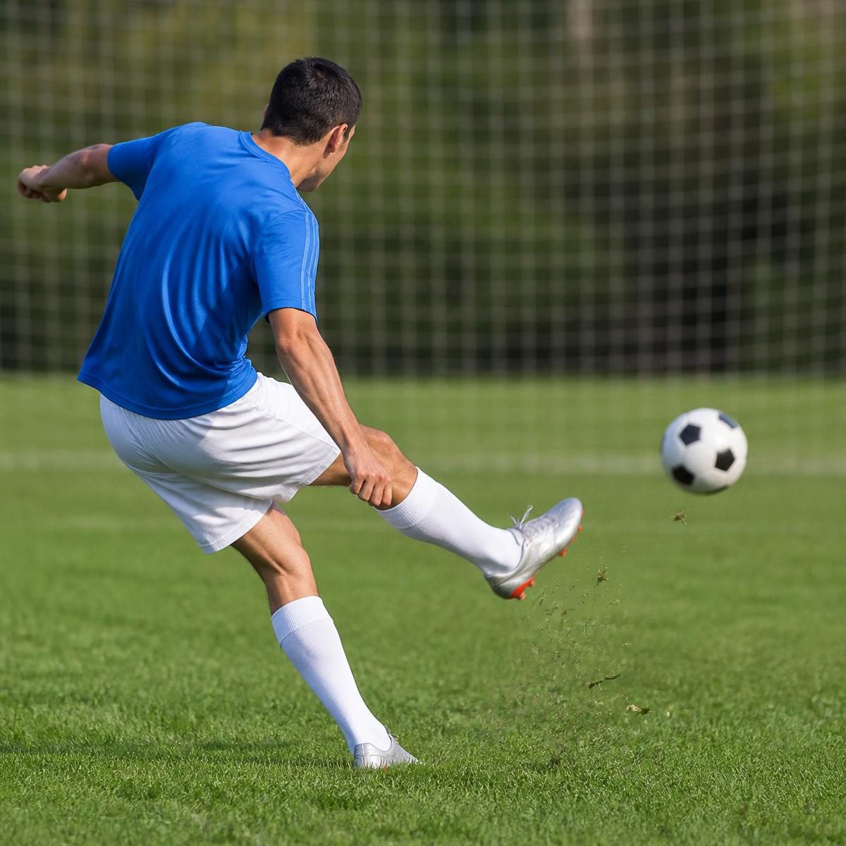 Photograph for the word „шутирати“ (to kick, to shoot)