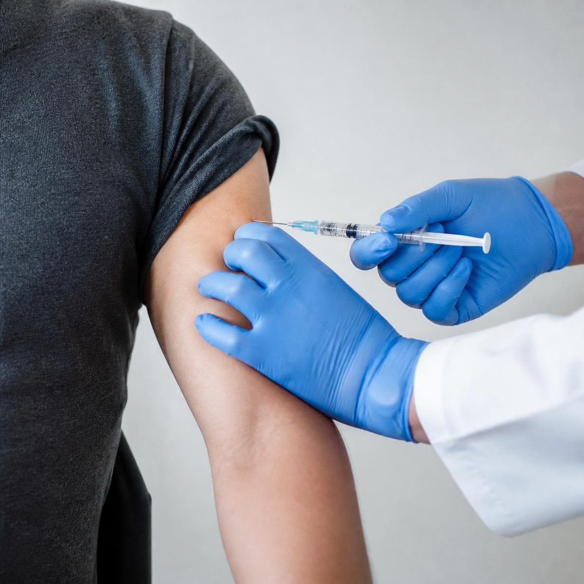 Photograph for the word „вакцинисати се“ (to get vaccinated)