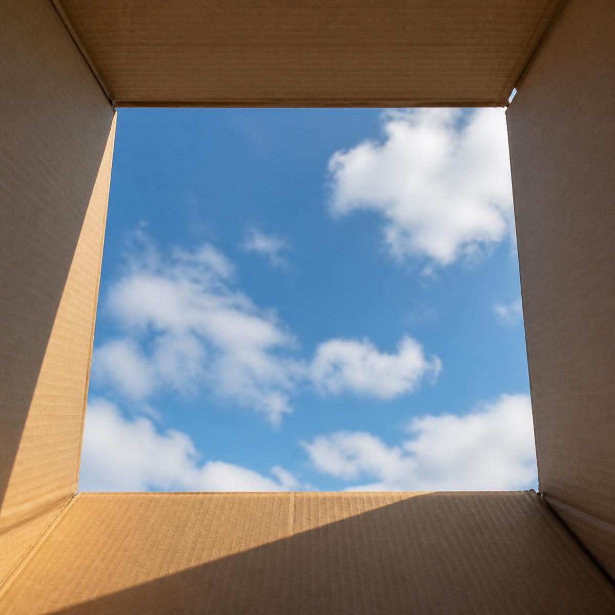 Photograph for the word „изнутра“ (from inside)