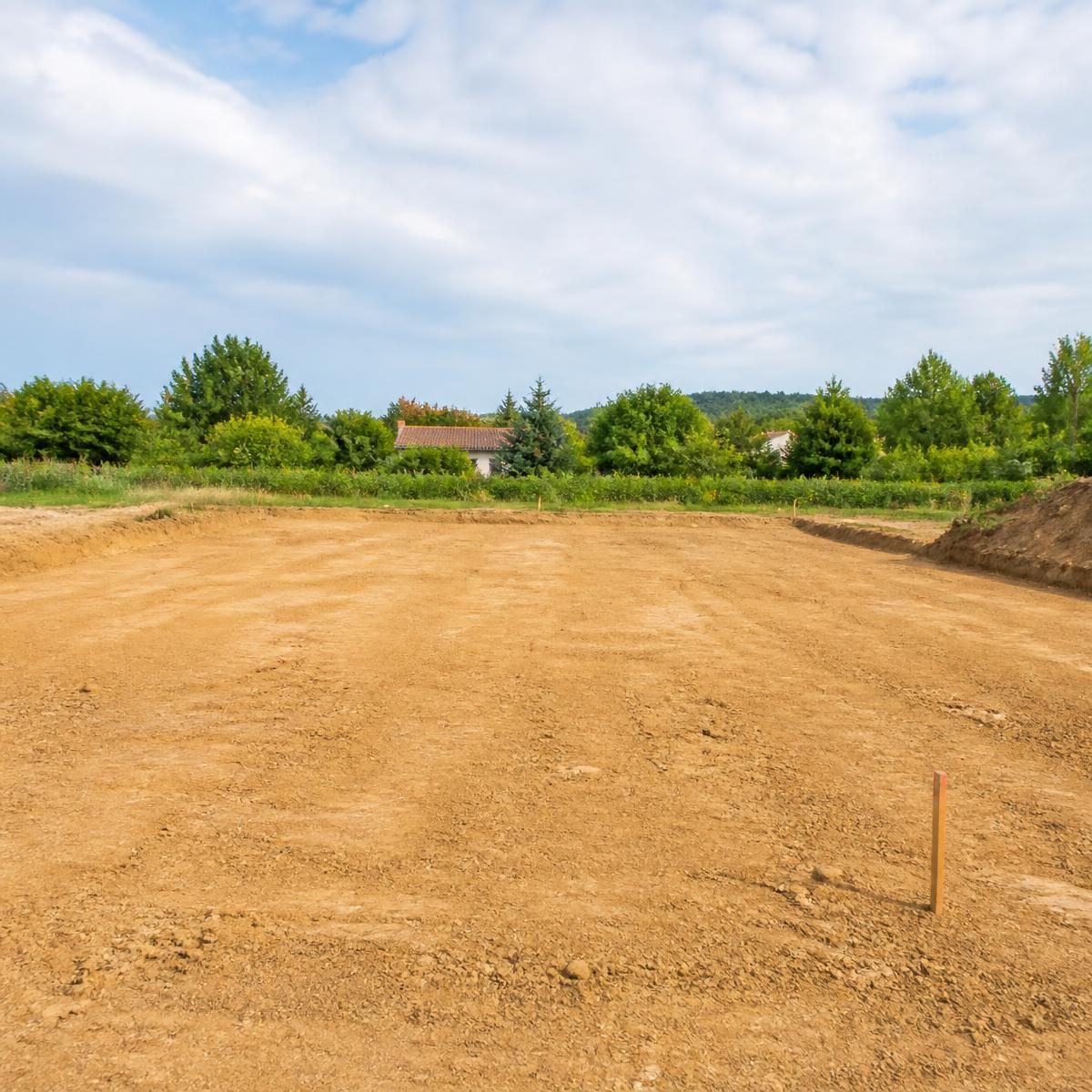Photograph for the word „земљиште“ (land, plot of land)