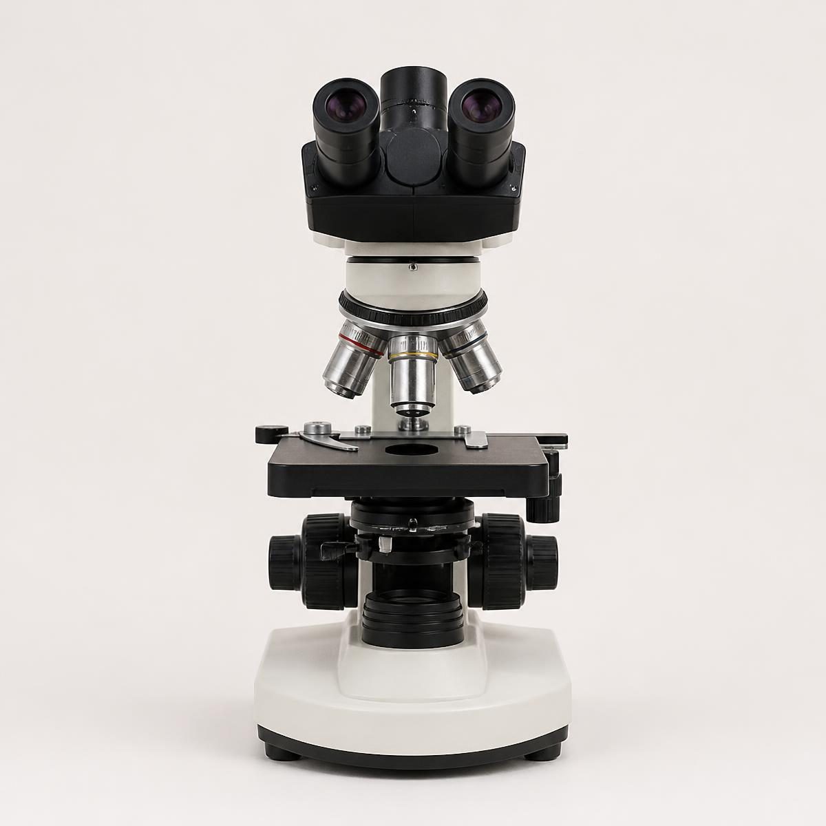 Photograph for the word „микроскоп“ (microscope)