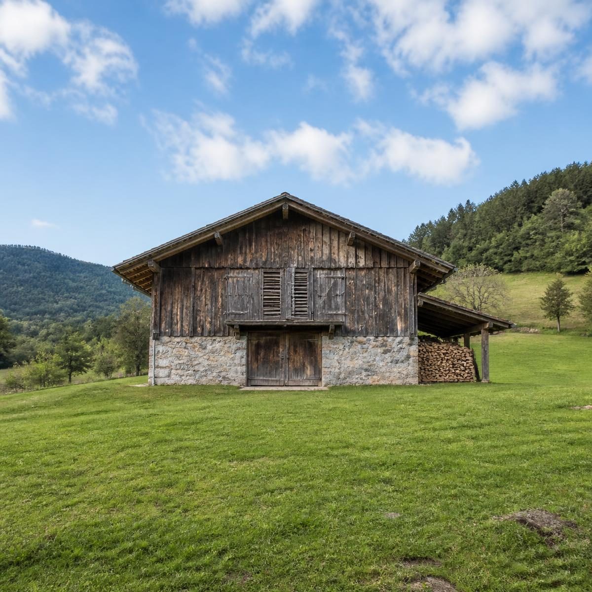 Photograph for the word „амбар“ (barn, granary)